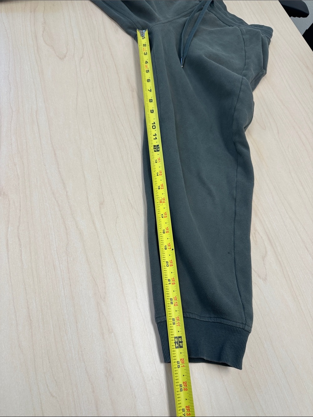 Lululemon olive green joggers size 6, drawstring waist, two front pockets - Picture 6 of 10